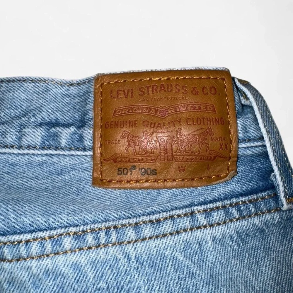 Levi’s Premium 501 ‘90s Distressed Light Wash Straight Leg Jeans W33 L32 Women’s